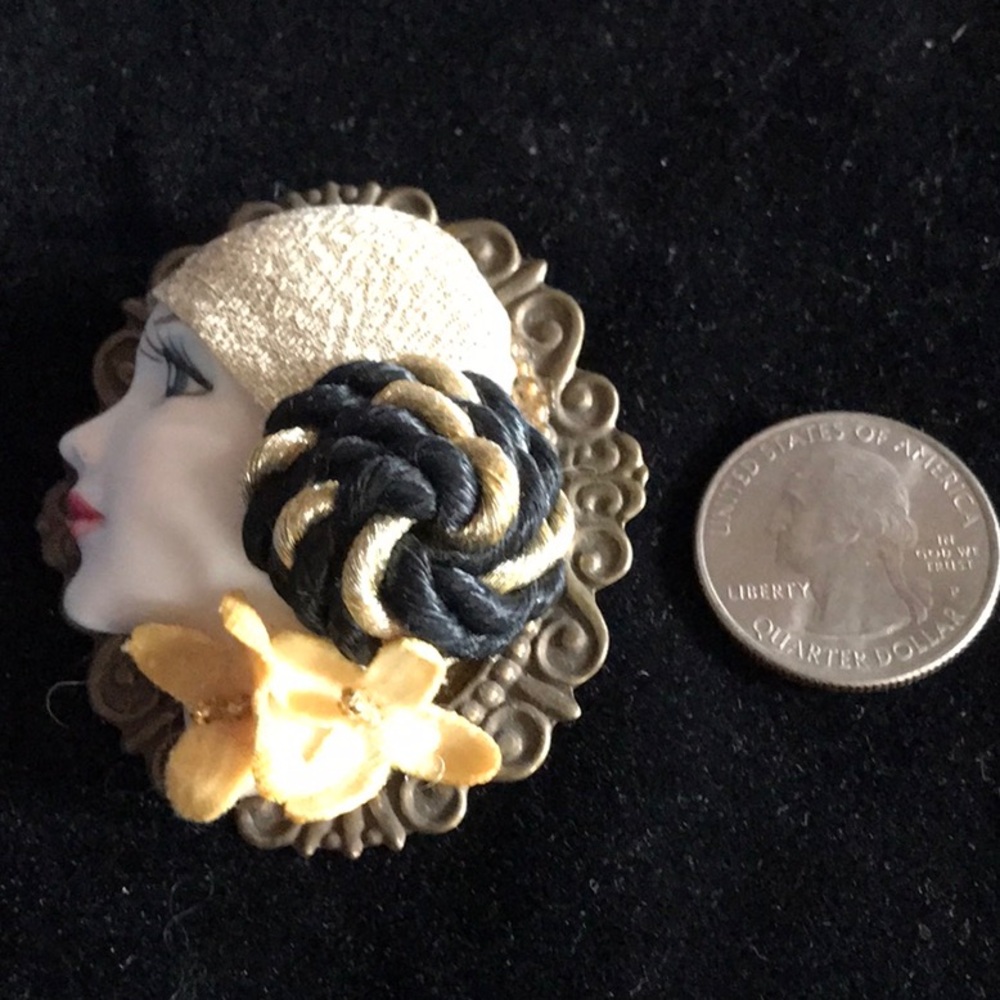 Large Cameo Broach.